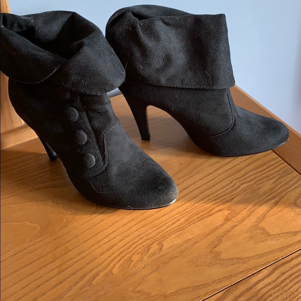Carrini Black ankle boots